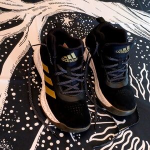 Size 7 Adidas Hi Top Sneakers
